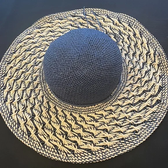 Straw hat - Picture 2 of 3